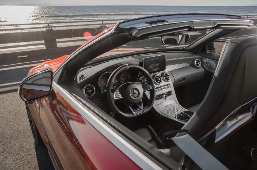 Интерьер Mercedes-AMG C63 S Cabriolet 2016 года  (NA) (фото 22 из 27)